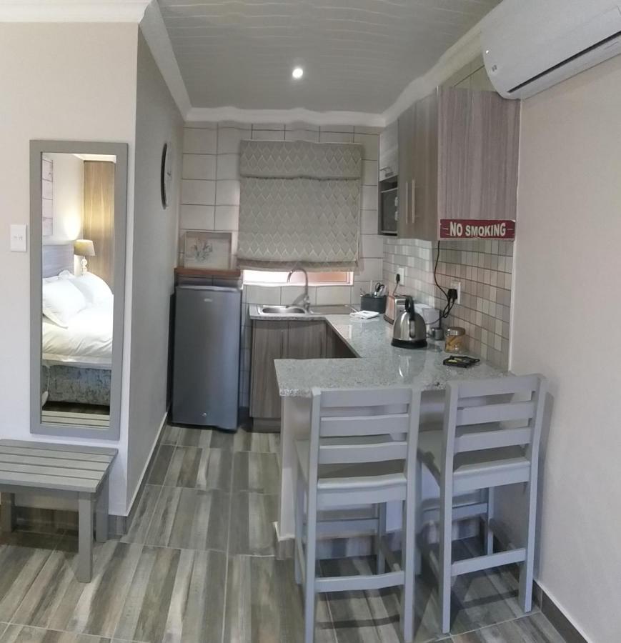 Schnehage Self Catering Apartamento Bloemfontein Exterior foto