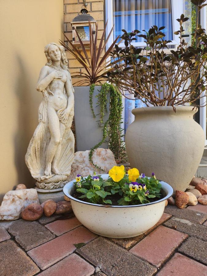 Schnehage Self Catering Apartamento Bloemfontein Exterior foto